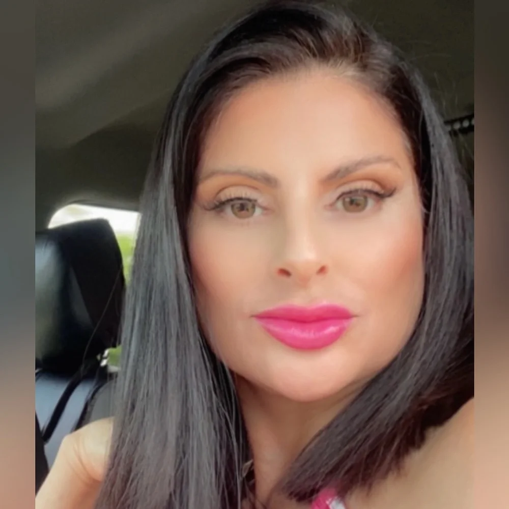 SHOW LISTING - Picture 2 of 4